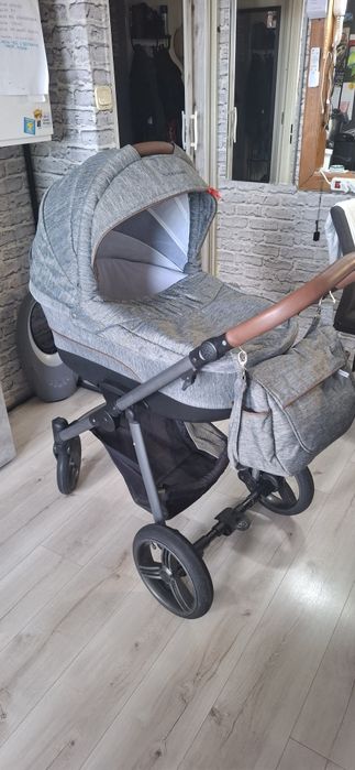 Sprzedam gondolke wraz z nosidełkiem samochodowym