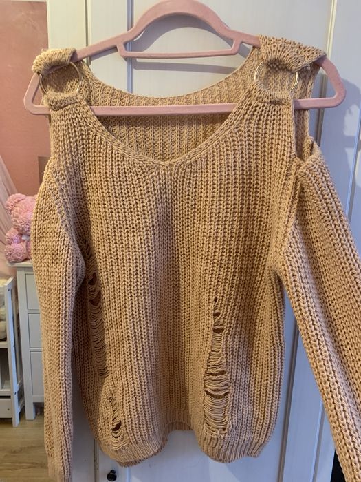 Nowy sweterek sweter brudny róż odkryte ramiona