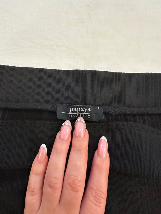 Papaya чорні брюки кльош в рубчик, трикотажні штани палаццо на резинці