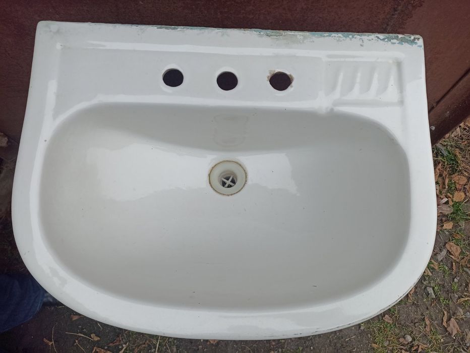 Умивальники,стійки,стан на фото