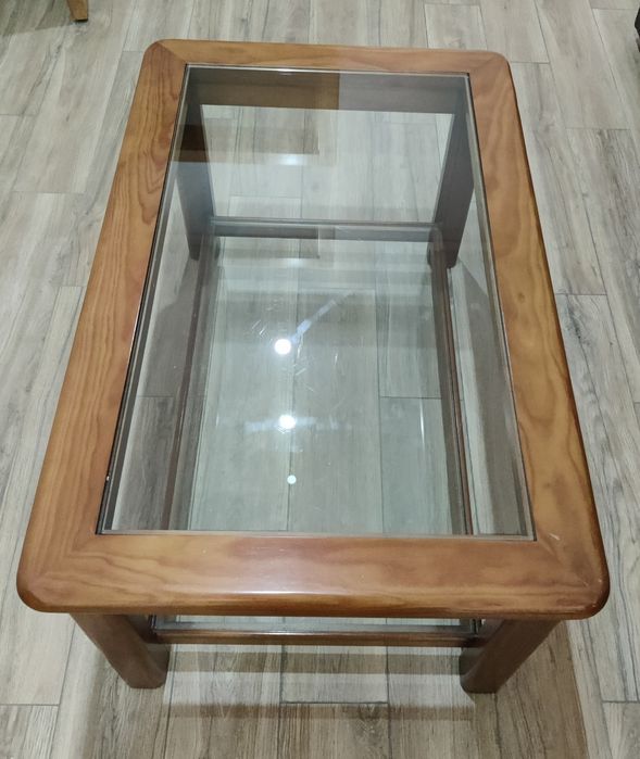 Mesa de centro de sala, em madeira cerejeira