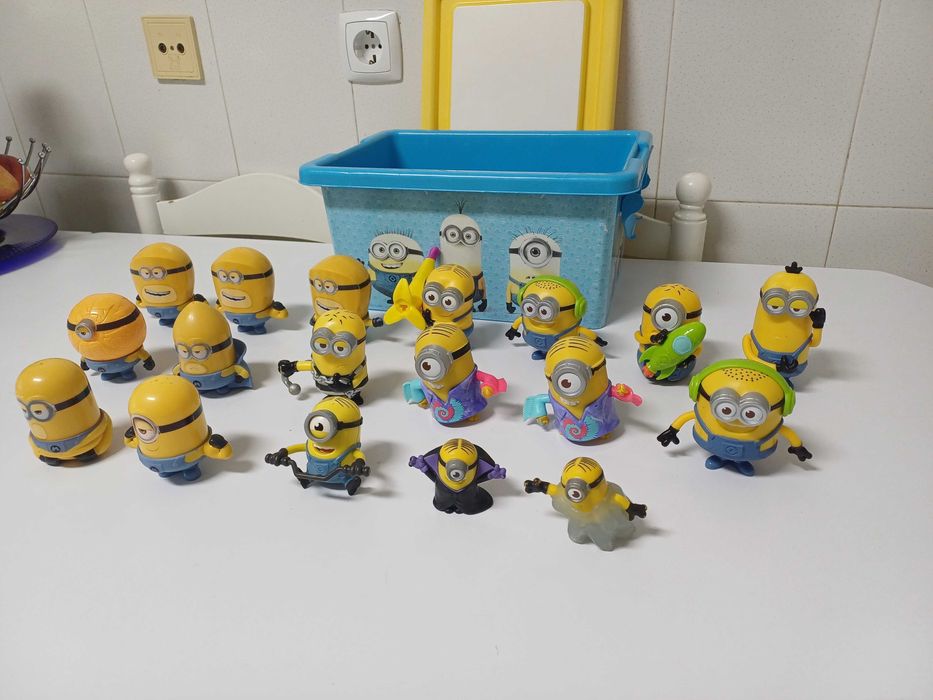 Caixa com 18 Minions