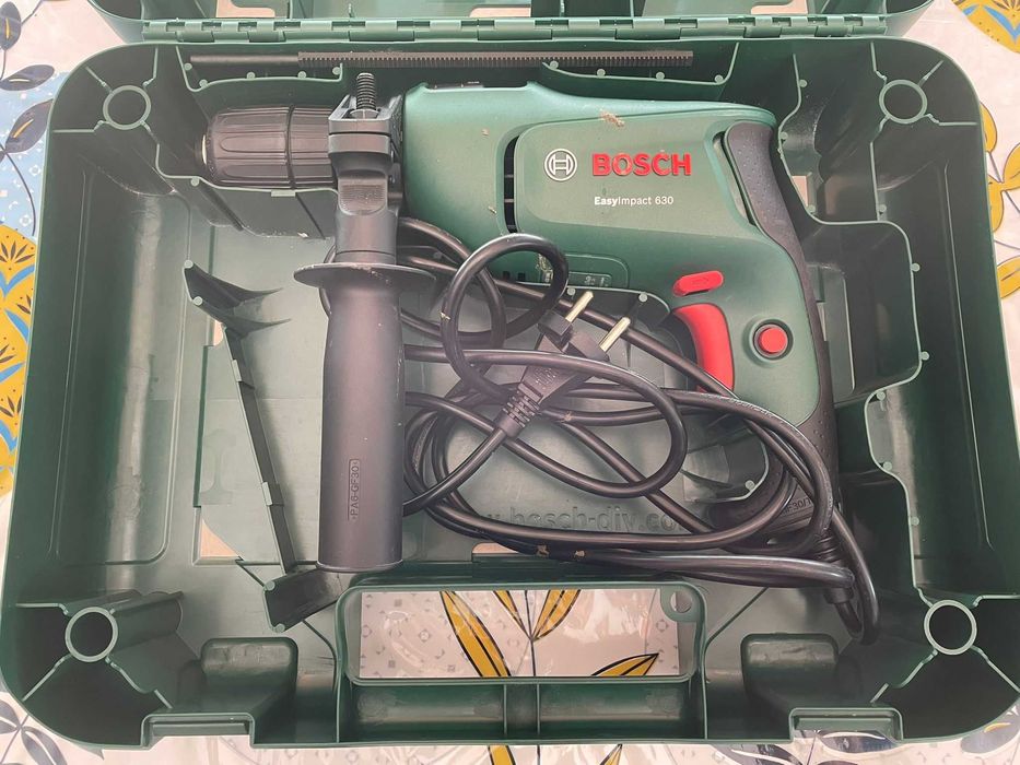 Taladro Bosch e conjunto de brocas