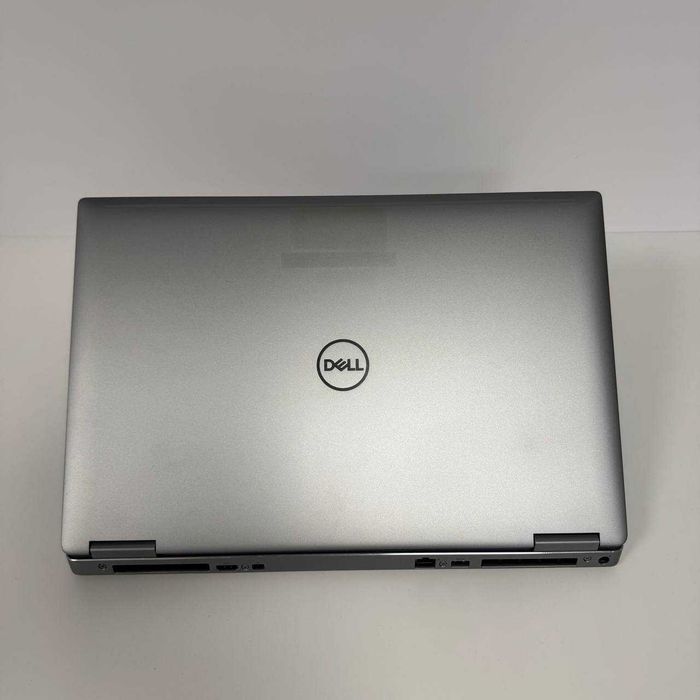Dell Precision 7740 17.3" FHD IPS i7-9750H 16GB DDR4 SSD256GB Quadro RTX 3000 6GB
