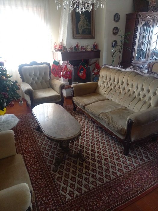 Trio de sofás vintage e mesa centro