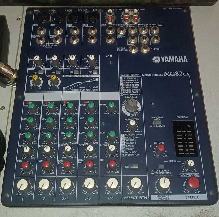 YAMAHA MG82CX mesa como novo