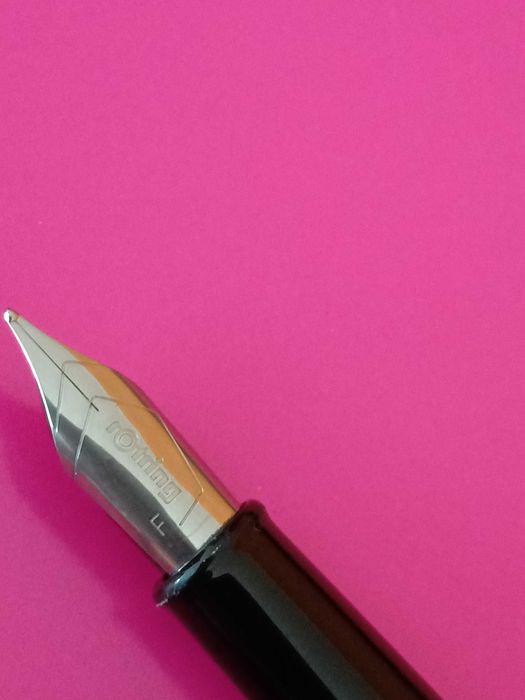 Caneta rotring Newton de qparo preta