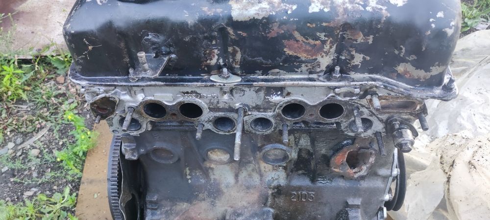 Мотор  ВАЗ  2103