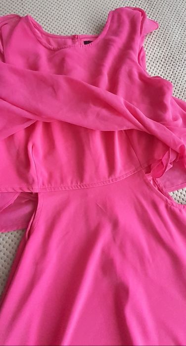 Sukienka firmy Guess