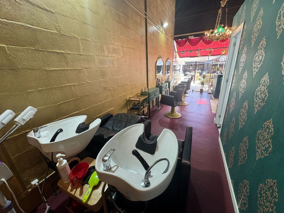 Salão de Beleza Premium a venda totalmente equipado pronto a trabalhar