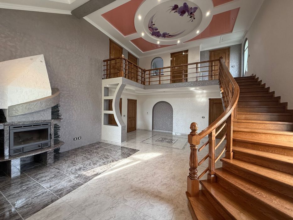 Сучасний будинок в с. Магала