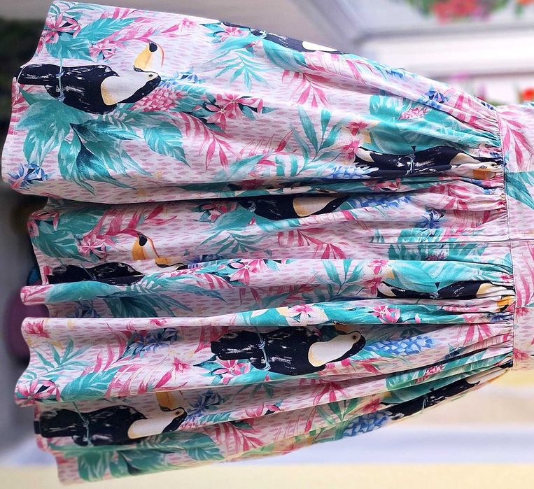 Bawełniana sukienka w kwiaty i tukany Hell Bunny