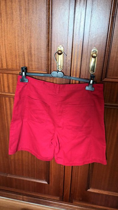 Calções em vermelho