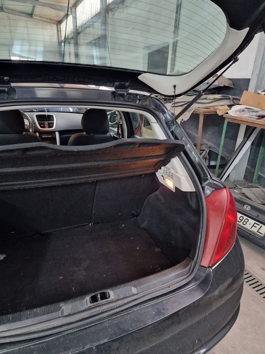 Peugeot 207 motor 1400 HDi muito económico selo barato nada a fazer
