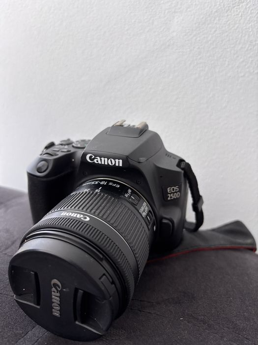 Фотоапарат Canon EOS 250D + обʼєктив Kit 18-55mm