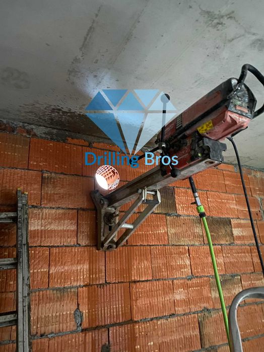 Wiercenie / Odwierty w betonie techniką diamentową Drilling Bros