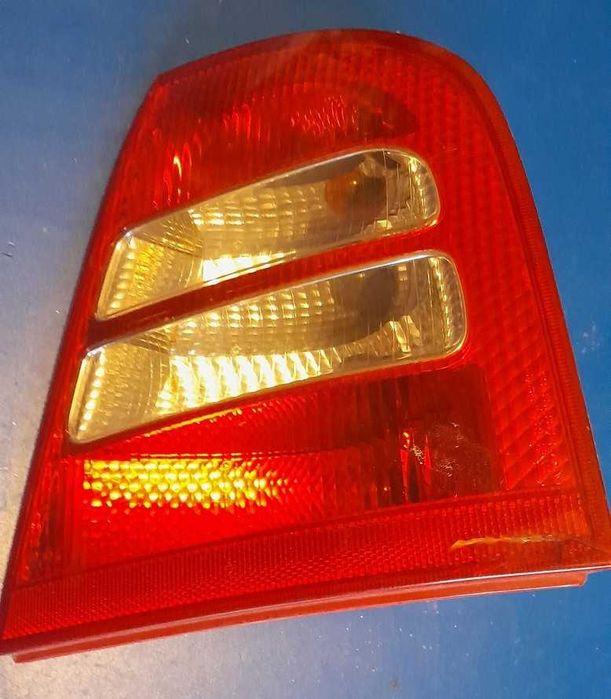 Lampa tylna prawa lewa prawy lewy tył Skoda Octavia 1 wkład Hatchback