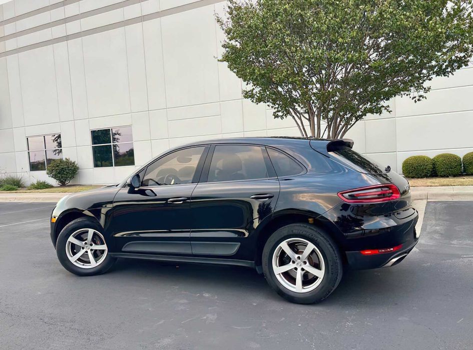 Porsche Macan      2017