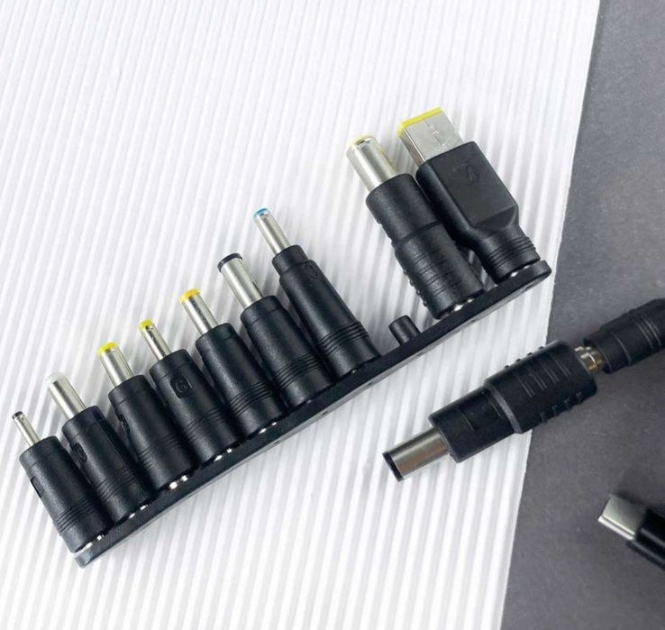 Кабель-адаптер для ноутбука
від PowerBank з набором перехідників