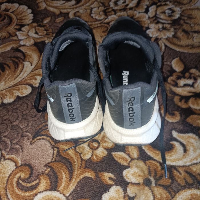 Reebok running..