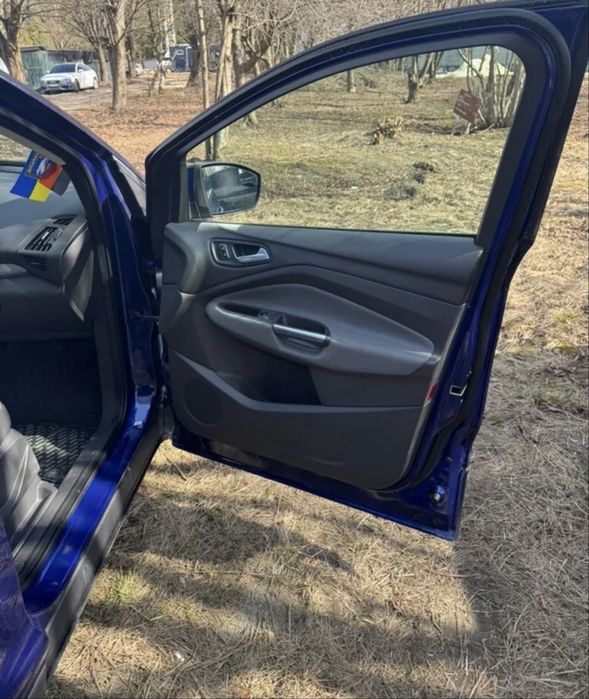 Продам Ford escape 2012