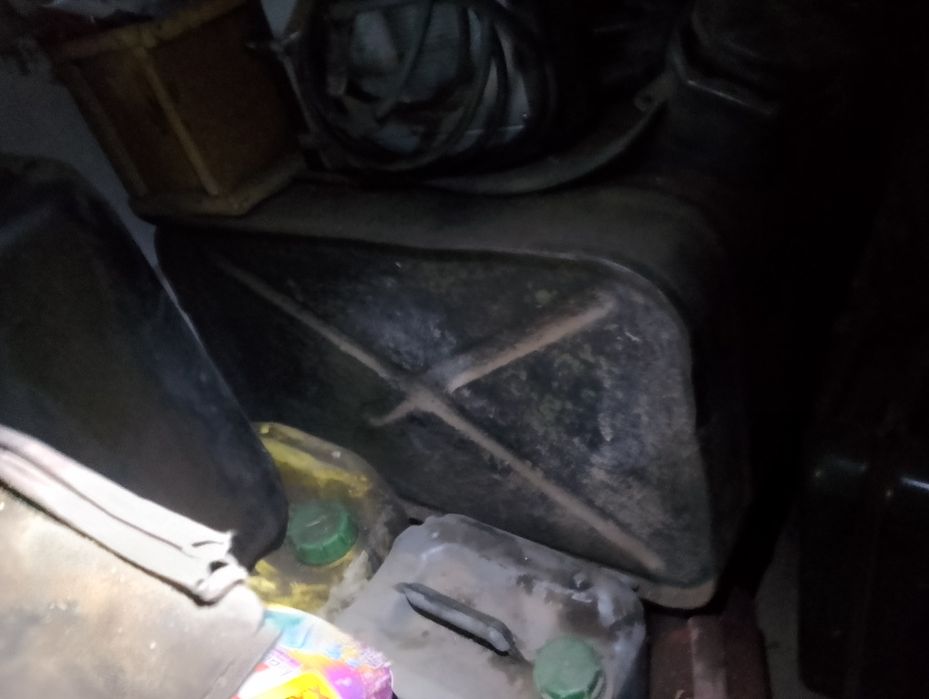 Продам два баки 1 камазовський 300літрів 2 Урал 300літрів