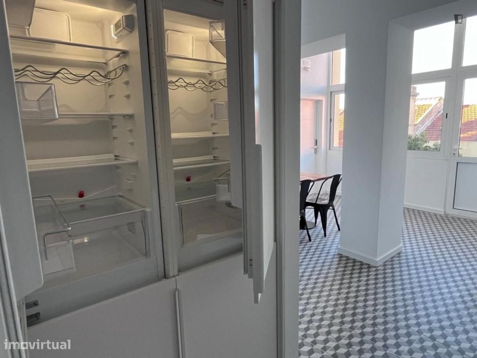 Quarto - localizado em São Sebastião Lisbon