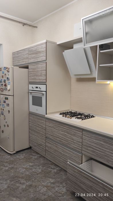 Кухня с техникой б/у