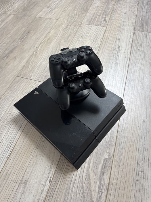 Playstation 4 wraz z dwoma padami/możliwa wymiana