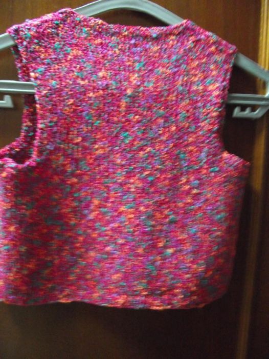 Top em malha feito á mão NOVO