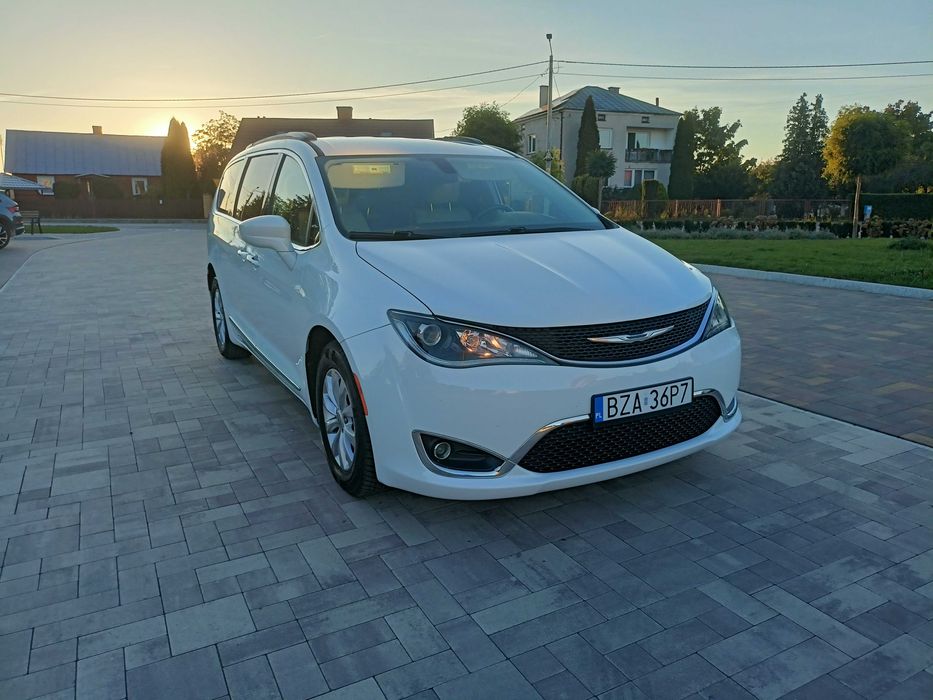 Chrysler Pacifica 8 Osobowa