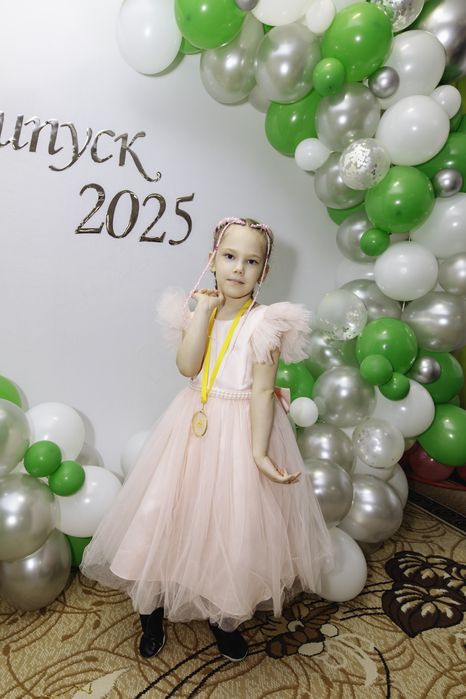 Святкова сукня на дівчинку 116-122