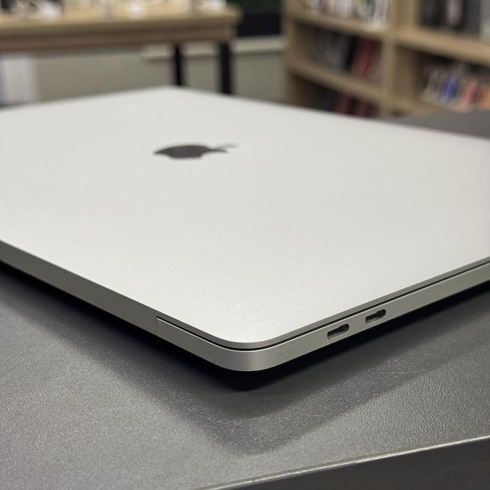 Ідеальний - MacBook Pro 15'' 2018 i7 / SSD 1 TB / 16 GB Магазин