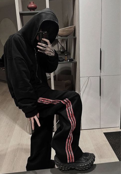 штаны fake blood.     Size L-M