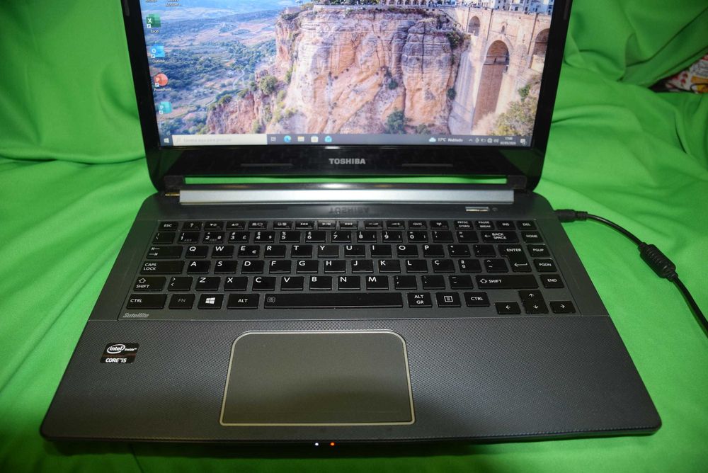 Portátil Toshiba Satellite U940-112 Win10 Pro