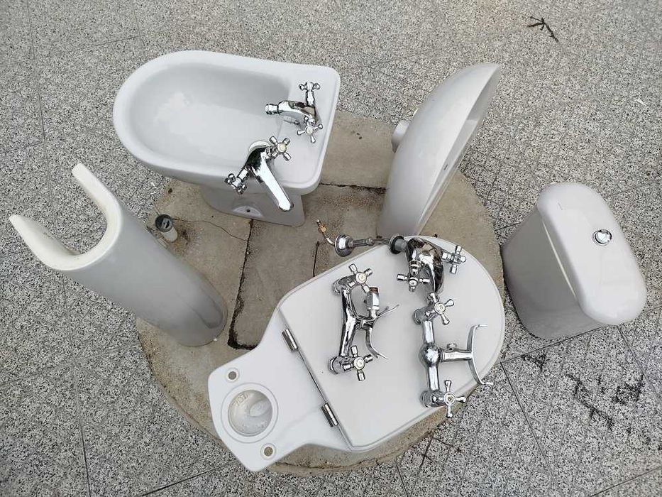 Loiça Sanitaria Casa de Banho + Torneiras