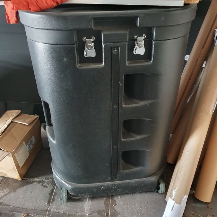 Vendo popup com 2,40x2,40m num trolley/mala