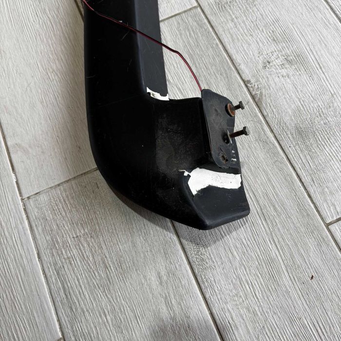 Спойлер на задню дверку на авто Toyota FJ Cruiser