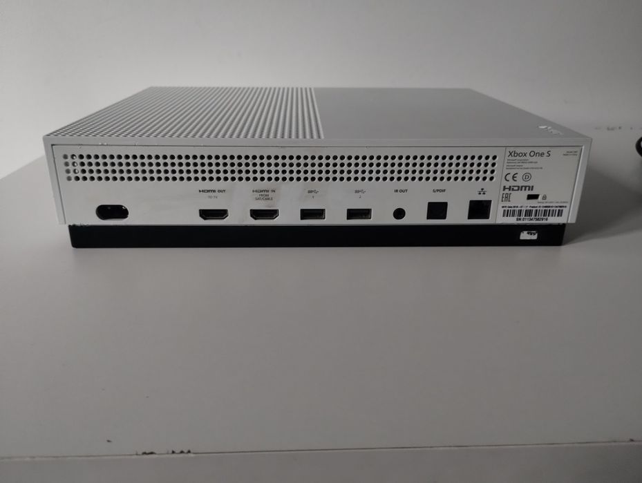 Xbox One S - 1000 GB