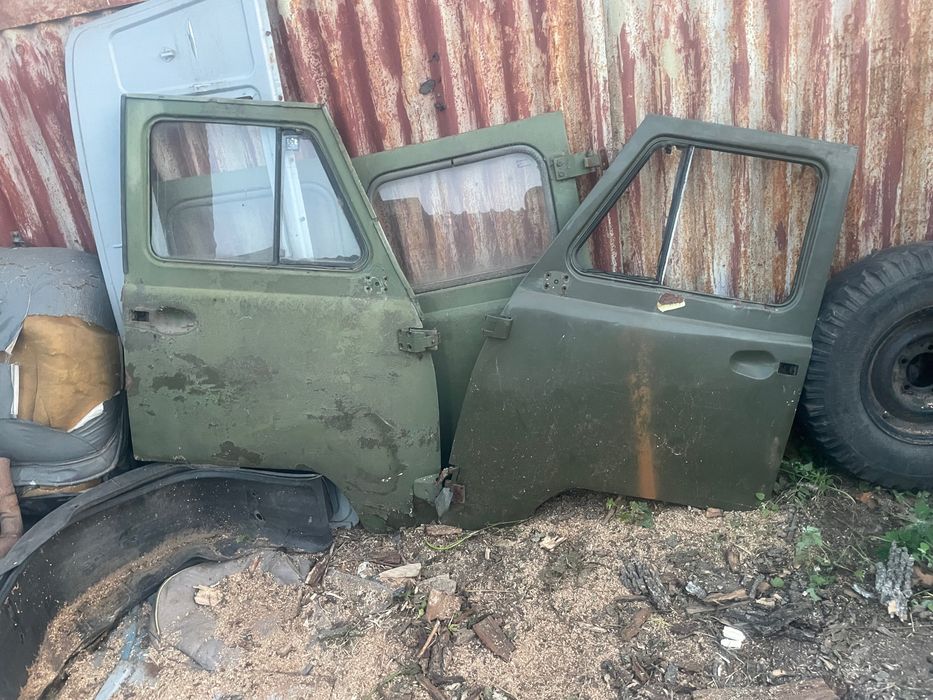 Двери УАЗ 3303  452 д