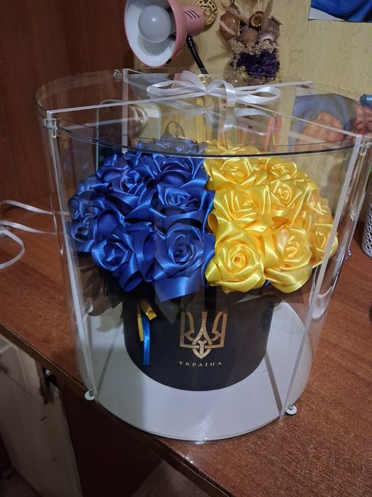 Роблю різні композиції з атласноїї стрічки