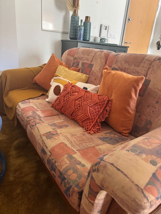 3 sofás: 1 sofá cama e 2 individuais