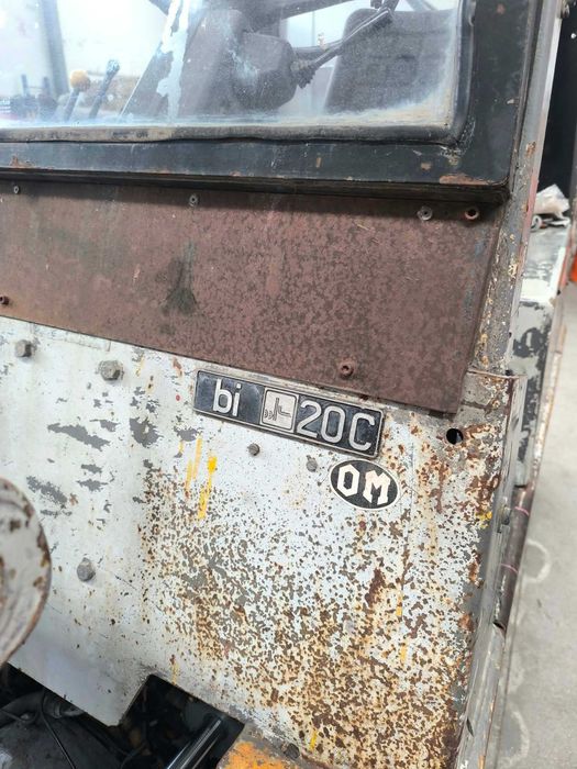 Empilhador 2Ton - Gás - Marca OM