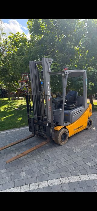 Wózek widłowy Jungheinrich EFG 320