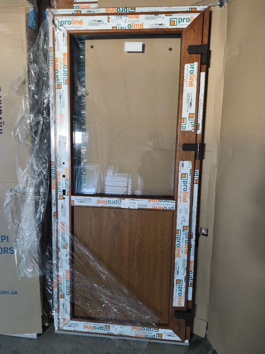 Nowe zewnętrzne drzwi PCV dostępne od ręki