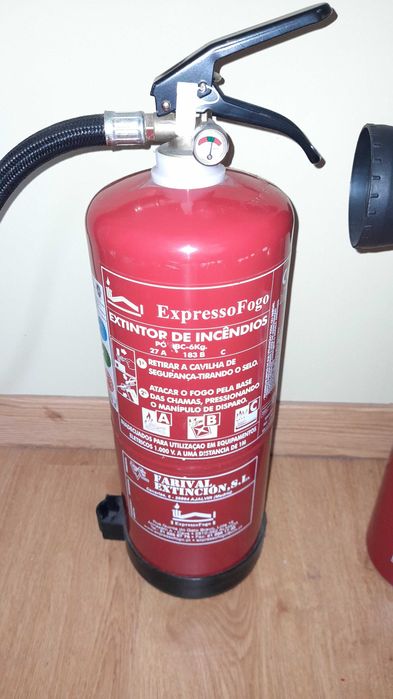 Extintores pó e CO2