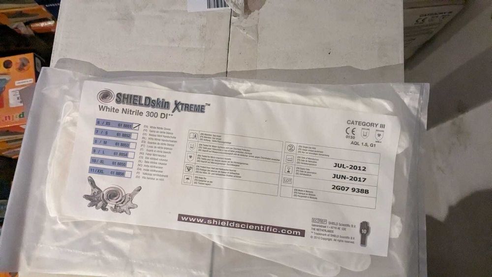 Rękawiczki SHIELDSKIN XTREME™ białe nitrylowe 300 DI++