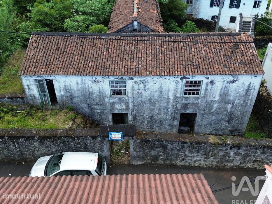 Casa tradicional T3 em Ribeiras de 207,00 m2