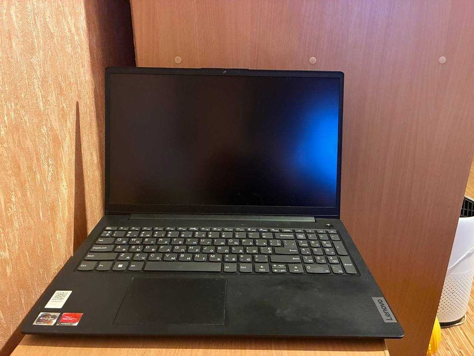 Lenovo V15 82TV