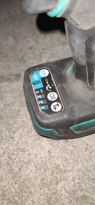 MAKITA klucz udarowy 1/2" cal 330Nm DTW300 akumulatorow zakrętarka 18v